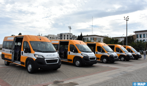 L’INDH: Remise de bus scolaires au profit de plusieurs associations à Tétouan