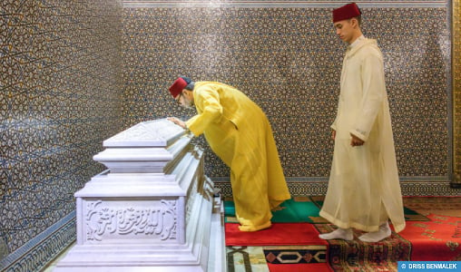 SM le Roi, Amir Al-Mouminine, préside une veillée religieuse en commémoration du 26ème anniversaire de la disparition de Feu SM le Roi Hassan II