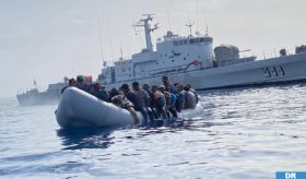 Interception au large de Tan Tan d’une embarcation pneumatique avec à son bord 52 candidats à la migration irrégulière