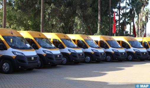 Settat : Remise de 14 bus de transport scolaire et 6 ambulances dans le cadre de l’INDH