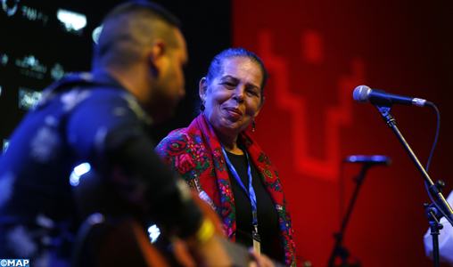 M’hamid El Ghizlane: Des rythmes et styles musicaux en fusion sur la scène du Festival international des Nomades