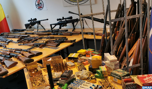 Saisie à Bruxelles d’un important arsenal, de véhicules de luxe et de munitions