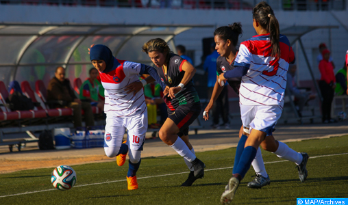 Hasna Doumi, la première femme marocaine à entraîner une équipe masculine de foot..