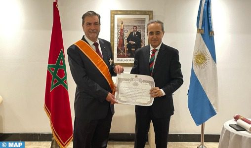 L’ancien ambassadeur d’Argentine au Maroc décoré du Grand Cordon du Wissam Al Alaoui